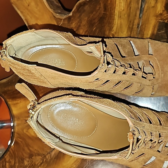 MICHAEL KORS- Women's Size 9 Elsie Mid Suede Elastic Strap Block Heel - Picture 10 of 13